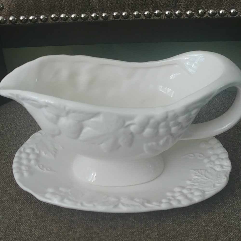 Gravy boat, Made in Japan